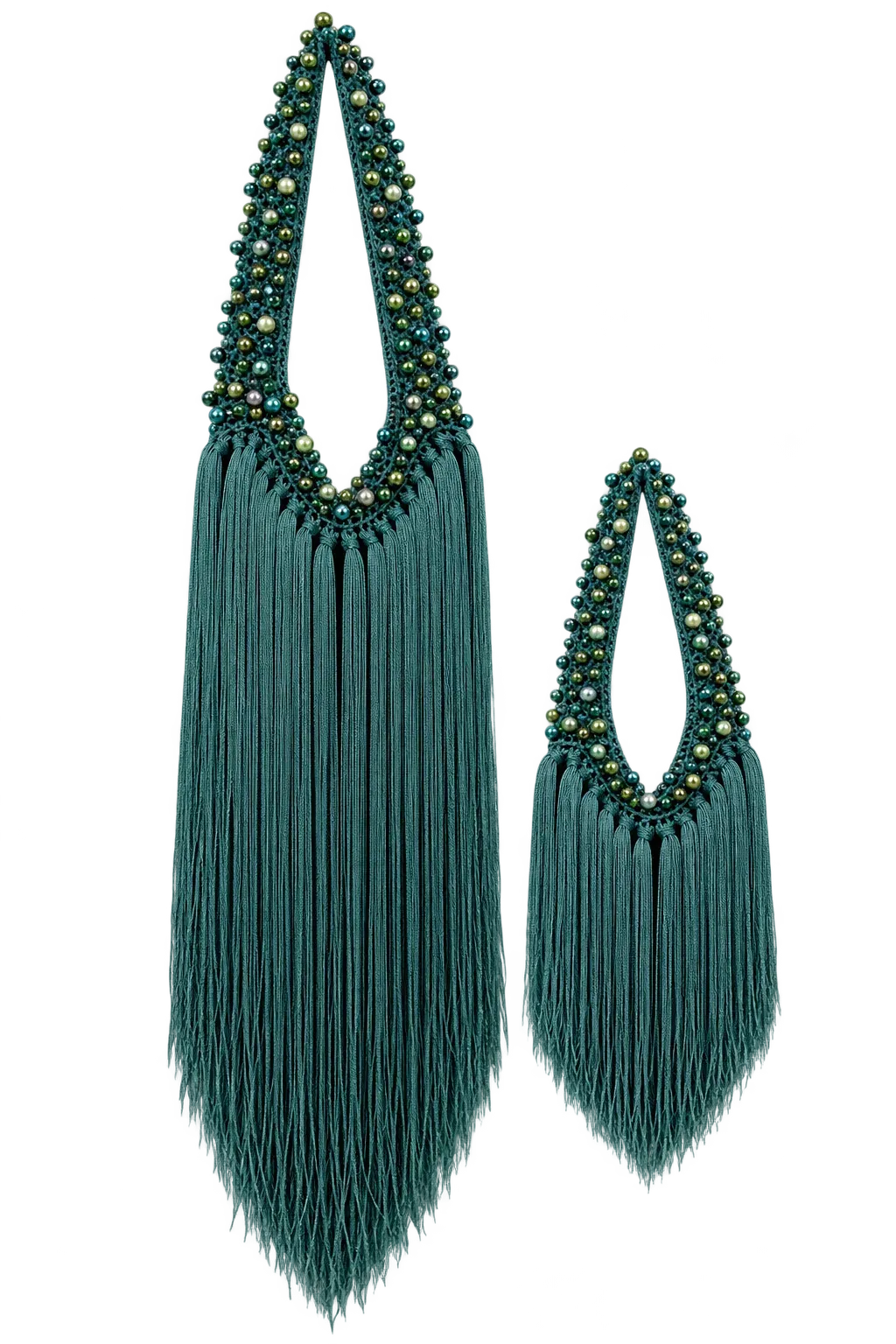 Maxi y Mini Bag Lúmina en color Esmeralda, tejidos a crochet con flecos largos y cuentas en la tira